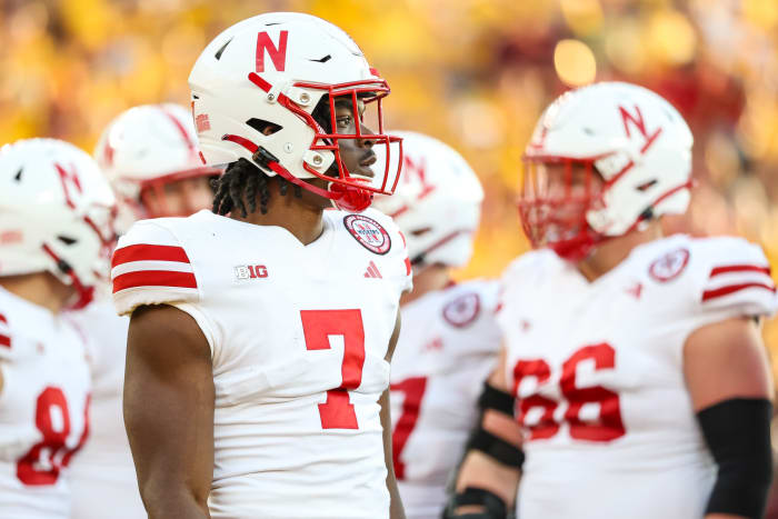 Nebraska Minnesota 2023 - Jeff Sims with O-Line